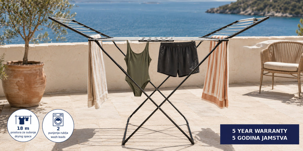 Hills Premium Ultralite stalak za sušenje rublja s rubljem na svijetloj mediteranskoj terasi.